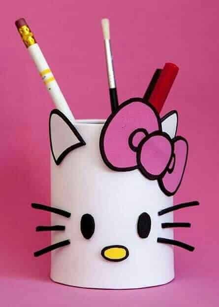 Pencil Holders Diy Kids, Diy Pencil Holder, Diy Hello Kitty, Hello Kitty Gifts, Hello Kitty Crafts, Hello Kitty Party, Hello Kitty Birthday, Paper Roll Crafts, Cat Party