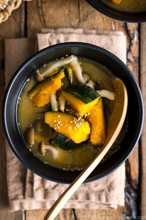 Hearty and flavorful, this plant-based Kabocha Miso Soup is filled with naturally sweet kabocha, umami-rich mushrooms, and nutty sesame seeds. It's easy to make and incredibly delicious! #misosoup #kabocha | Easy Japanese Recipes at JustOneCookbook.com Japanese Vegetarian Recipes, Asian Soup Recipes, Japanese Soup, Easy Japanese Recipes, Kabocha Squash, Soup Vegan, Japanese Recipes, Japanese Cooking, Miso Soup