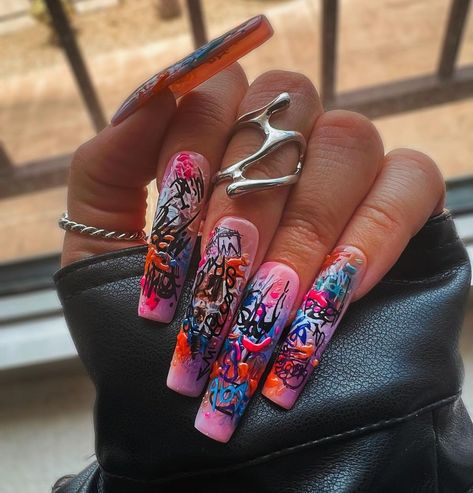 In your wildest grungiest Basquiat graffiti dreams xoxo | Instagram Basquiat Graffiti, Graffiti Nails, Miami Nails, Black Nails, Fun Nails, Nails Inspiration, Cute Nails, Nail Inspo, Hair And Nails