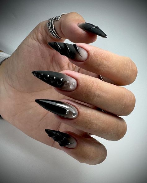 29 Stunning Ideas for Black Fall Nails 2024: Designs, Acrylic, Gel, and More Black Stiletto Nails Short, Black Fall Nails, Black Almond Nails, Soft Pink Nails, Bubble Nails, Black Stiletto Nails, Black Manicure, Nail Types, Natural Nail Designs