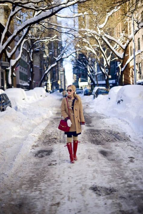 Red Hunter Boots Outfit, Preppy Winter Outfit, Day In New York City, Red Lip Stain, Beige Gloves, Red Hunter Boots, Preppy Winter Outfits, Hunter Boots Outfit, Red Hunter