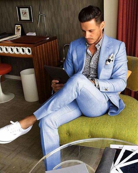 ** White Plimsolls, Terno Slim Fit, Terno Slim, Light Blue Suit, Blue Suit Men, Mens Fashion Blog, Mens Style Guide, Outfit Trends, Men’s Suits