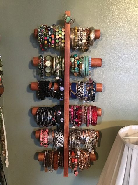 Diy Bracelet Organizer, Wall Bracelet Holder, Bracelet Holder Diy, Bracelet Organization, Diy Jewelry Wall, Diy Bracelet Holder, Bracelet Hanger, Jewelry Storage Wall, Wall Painting Living Room