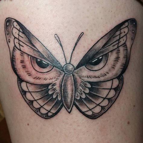 Incredible Owl Tattoo In Shape Of #butterflytattoo #owltattoo #tattooart #tattoo #tattoodesign Owl Eye Tattoo, Mens Owl Tattoo, Owl Tattoo Meaning, Barn Owl Tattoo, Geometric Owl Tattoo, Cute Owl Tattoo, Owl Butterfly, Circle Tattoos, Wild Tattoo