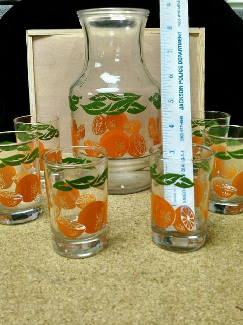 6 Anchor Hocking orange juice glasses with orange juice carafe in very good condition Vintage Orange Juice Glasses, 80s Dishware, Vintage Juice Glasses, Anchor Hocking Glassware, Moving New House, Berry Delight, Juice Carafe, Vintage Pyrex Dishes, Pineapple Dessert