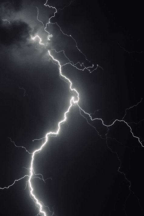 Thunder Storm Aesthetic, Lightning Bolt Art, Sun Galaxy, Lightning Art, Storm Wallpaper, Rainy Wallpaper, Lightning Tattoo, Lightning Photography, Black Thunder