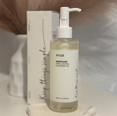 Anua Heartleaf Pore Control Cleansing Oil See this product details: https://dskinshop.com/products/heartleaf-pore-control-cleansing-oil Anua Cleansing Oil, Anua Cleansing, Anua Skincare, Oil Based Cleanser, Body Smells, Cleansing Oil, Care Routine, Christmas List, Skin Care Routine