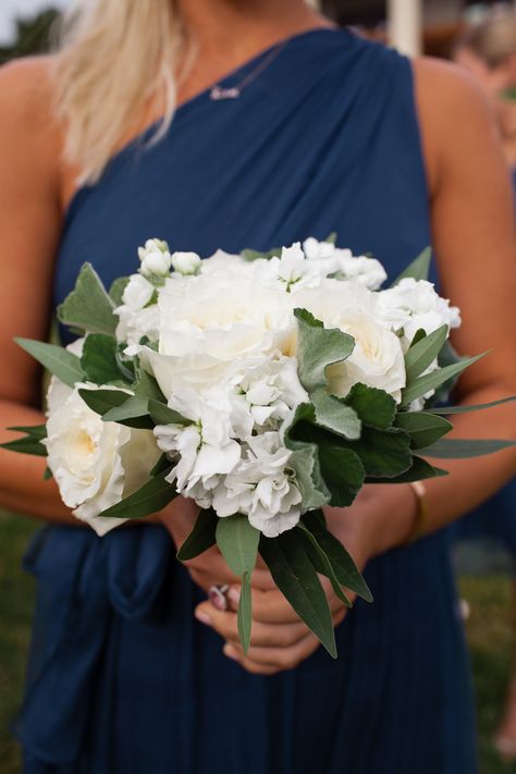 White Bridesmaid Bouquet White Bridesmaid Bouquet, Wedding Bridesmaid Bouquets, Brides Flowers Bouquet, Bridesmaid Bouquet White, White Flower Bouquet, Bouquet Photography, Simple Wedding Flowers, Wedding Bouquets Bride, White Bridesmaid