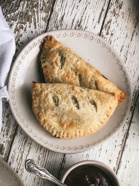 chocolate cream hand pies - Fig and Fork 8th Grader, Premade Pie Crust, Hand Pie Recipes, Pie Filling Recipes, Chocolate Pie Recipes, Homemade Pudding, Hand Pie, 9th Grade, Mini Pies