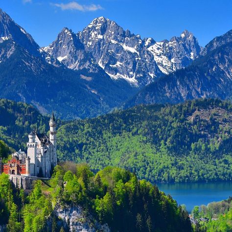 Magical Neuschwanstein Castle, Germany. Neuschwanstein Castle, Clear Lake, Conde Nast Traveler, Travel Book, Oman, Beautiful Destinations, Travel Destinations, Beautiful Places, Prince