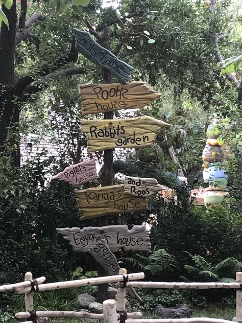 Sign at Pooh’s Corner. Want Winnie The Pooh Sign, Pooh And Piglet Quotes, Winnie The Pooh Decor, 100 Acre Wood, Garden Totem, Country Modern Home, Winnie The Pooh Themes, Rabbit Garden, Winnie The Pooh Pictures