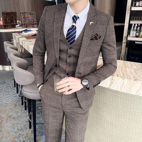 Discover the epitome of sophistication with our exclusive collection of luxurious suits. Each piece is a testament to impeccable craftsmanship and timeless style. Unmatched Quality, Unforgettable Style Visit our website now to explore our range and find the perfect suit that speaks to your individuality. Elevate your wardrobe today! 🌐https://extravagaribystella.com/ #LuxurySuits #MensFashion #StyleStatement Costume Peaky Blinders, Suits Show, Mens Casual Suits, Mens Suit Vest, Check Suit, Formal Suit, Business Pants, Traje Casual, Plaid Suit