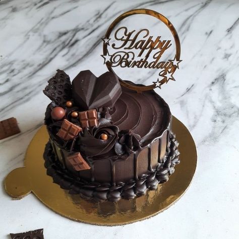 Gorgeous Chocolate Cake, Chocolate Cake 2 Layer, Chocolate Moist Cake Design, Chocake Cake Decorating, All Chocolate Cake Decorations, Chocolate Ganache Decoration, Chocolate Cake For Women, Chocolate Ganache Birthday Cake, Dark Chocolate Birthday Cake