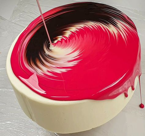 Crazy Mirror, Entremet Cake, Number One Cake, Mirror Glaze Recipe, New Cake Design, Yogurt Cheesecake, Mirror Glaze Cake Recipes, Fruit Cheesecake, Glaze Cake