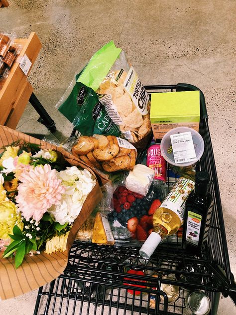 Healthy Grocery Cart Aesthetic, Healthy Grocery Haul Aesthetic, Happy Healthy Wealthy, Healthy Grocery Shopping Aesthetic, Grocery Cart Aesthetic, Grocery Haul Aesthetic, Aesthetic Grocery Shopping, Aesthetic Groceries, Grocery Shopping Outfit