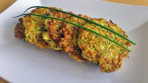 Zucchini Puffer, Fancy Dishes, Low Carb Chicken Recipes, Carbohydrates Food, Fat Soluble Vitamins, Low Carb Chicken, Low Carb Meals Easy, Man Hat, Zucchini Recipes