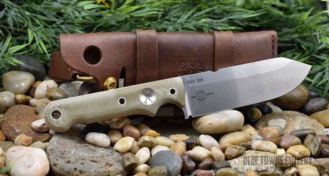 The White River Firecraft FC5 is designed for the ultimate outdoor survival experience. Learn more about this quality knife and test it out for yourself. #outdoors #knives #whiteriverknives Cool Pocket Knives, Survival Knives, Micarta Handles, Outdoor Knife, Chicken Scratch, White River, Sharp Objects, Pocket Knives, Outdoor Survival