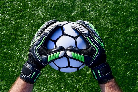 Goalkeeper Tattoo, Goalkeeper Aesthetic, Soccer Goalie Gloves, Football Aesthetic, Soccer Gloves, Soccer Goalkeeper, Football Poses, Goalie Gloves, Soccer Goalie