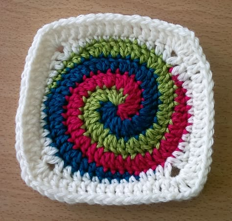 Large Spiral Square                                                                                                                                                                                 More 4 Inch Granny Square Crochet, Spiral Square Crochet, Spiral Granny Square Pattern, Continuous Spiral Crochet Blanket, Crochet Spiral Granny Square Pattern, Granny Square Swirl Pattern, Spiral Crochet Pattern, Sac Granny Square, Granny Square Pattern Free