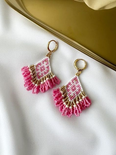 Pink Green Boho Beaded Earrings, Seed Bead Earrings, Beaded Fringe Earrings - Etsy #BeadingPatterns #BeadEmbroideryPattern #BeadEmbroideryPatternsBeginner #BeadEmbroideryPatternsEasy Beading Earring, Boho Beaded Earrings, Beaded Jewelry Earrings, Seed Bead Pattern, Beaded Fringe Earrings, Handmade Jewelry Box, Beaded Earrings Tutorials, Brick Stitch Earrings, Bead Sewing