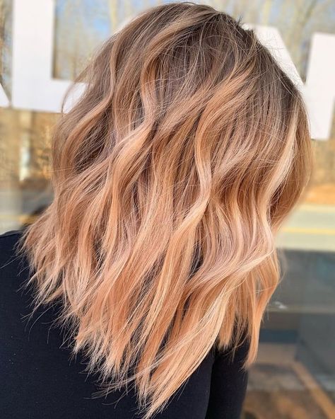 Peachy Blonde, Beach Hair Color, Aesthetic Honey, Balayage Medium, Light Balayage, Honey Ideas, Feeling Peachy, Peach Hair Colors, Baylage Hair