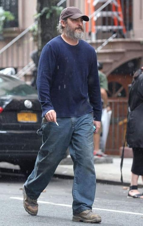 Normcore Fashion, Mens Outfit Inspiration, Joaquin Phoenix, Men Fashion Casual Outfits, Mens Street Style, Fashion Pictures, Dive In, Dress To Impress, The Good