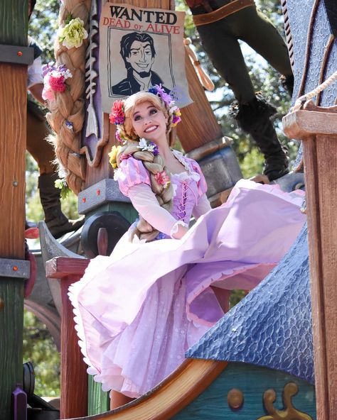 Rapunzel Tangled Cartoon, Butterbean's Cafe, Alice In Wonderland Pictures, Disneyland Characters, Rapunzel Cosplay, Festival Of Fantasy Parade, Rapunzel And Flynn, Rapunzel And Eugene, Disney Face Characters