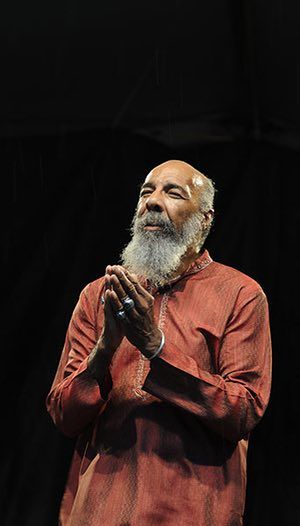 Richie Havens performs at the New Orleans Jazz and Heritage Festival in May 2010 Richie Havens, Folk Musician, In Living Color, Woodstock Music, New Orleans Jazz, Life In Pictures, James Brown, Music People, Country Western