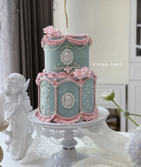 Pink And Blue Vintage Cake, Blue Vintage Cake, Rococo Cake, Marie Antoinette Cake, Victorian Wedding Cakes, Mama Cake, Victorian Cakes, Bridgerton Party, Carousel Cake