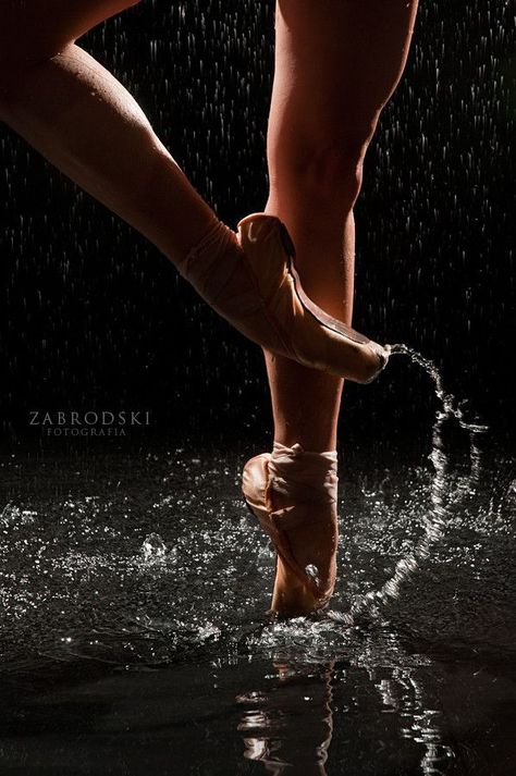 "Ballet and Water", Ballerina Sofía Usin - Photographer Ivan Zabrodski on 500px Ballet Beauty, Dance Like No One Is Watching, Ballet Photos, Dance Movement, Pose Yoga, Ballet Photography, Ballet Beautiful, Pointe Shoes, Dance Photos