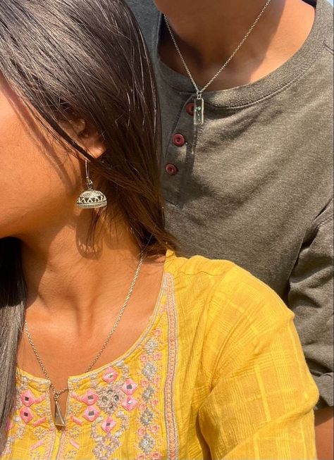 Indian Girlfriend Material, Couple Pic Poses Indian, Best Photo Poses For Couples Indian, Indian Couple Aesthetic Outfits, Couple Poses For Pictures Casual Selfie, Desi Poses For Pictures, Desi Couple Outfits, Aesthetic Poses For Couples, Couple Indian Aesthetic