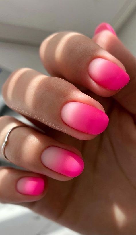 Pink Round Nails, Rounded Acrylic Nails, Bright Pink Nails, Ombre Manicure, Manicure Art, Summer Gel Nails, Bright Summer Nails, Pink Ombre Nails, Hot Pink Nails