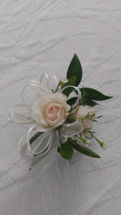 Mother Of Bride Corsage Pinned, Single Flower Corsage, Small Corsage Prom, Prom Wrist Corsage Ideas 2023, Mother Of The Bride Corsage Pin, Corsage Prom Diy, Prom Corsages 2023, Simple Corsage Prom, Pin On Corsage Wedding