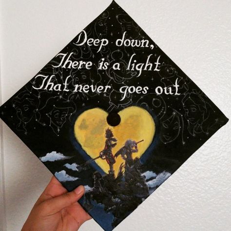 Kingdom Hearts Graduation Cap by https://opti-pessi-mistic.deviantart.com on @DeviantArt Graduation Cap Designs Tlou, Kingdom Hearts Graduation Cap, Nerdy Graduation Cap, Graduation Cap Designs Tv Shows, Graduation Cap Designs Theatre, Graduation Cap Designs Up Disney, Mischief Managed Grad Cap, Kingdom Hearts Quotes, Disney Graduation Cap