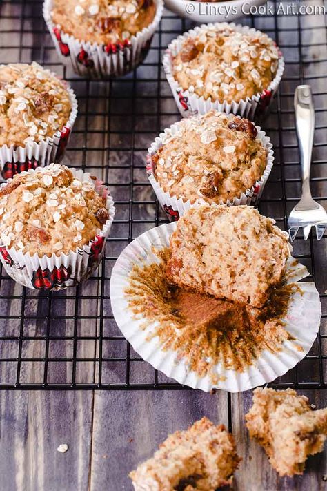 Banana Oatmeal Muffins Easy, Dates Oatmeal, Breakfast Banana Muffins, Healthy Banana Muffins Recipe, Kids Breakfast Recipes, Oatmeal Recipes Breakfast, Banana Muffin Recipe Healthy, Oatmeal Cupcakes, Recipe Oatmeal