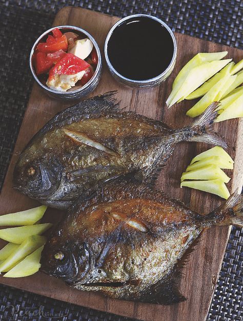 Fried Pompano with Tamarind Sauce + Salted Egg and Tomato Salad Golden Pompano Fish Recipe, Pompano Fish Recipe, Pompano Fish, Egg And Tomato, Whole Fish Recipes, Egg Tomato, Wet Market, Gluten Free Fish, Peach Kitchen