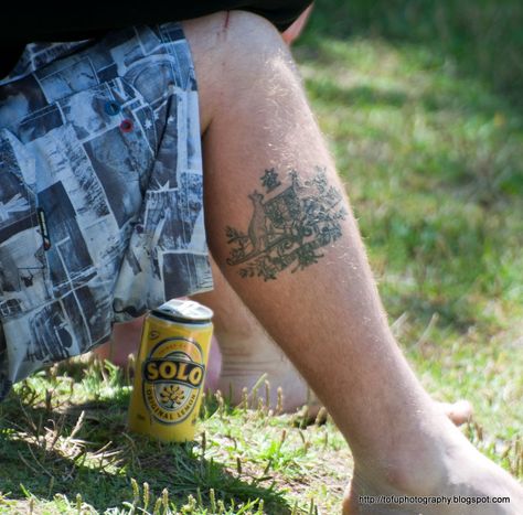 Man with an Australian coat of arms tattoo on his leg at Bondi Beach, Sydney in November 2010 Coat Of Arms Tattoo, Arms Tattoos, Australian Coat Of Arms, Aztec Tattoos, Bondi Beach Sydney, Tattoo Prices, Sleeves Ideas, Badass Tattoos, Bondi Beach