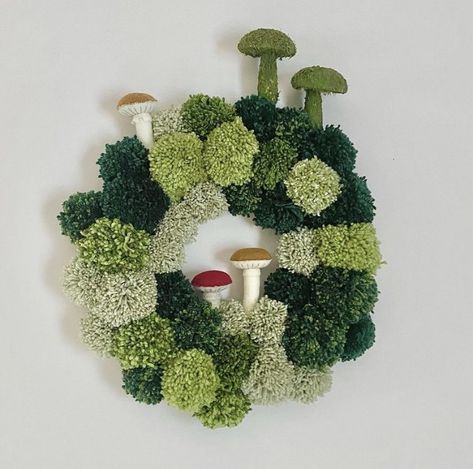 Fairie Mushroom and moss wreath Cottagecore Tumblr, Moss Rug, Moss Wreath, Mushroom Crafts, Moss Decor, Spring Easter Crafts, Nature Wall Decor, Punch Needle Embroidery, Wall Rug