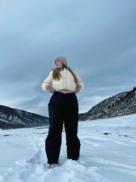 Midsize Snow Outfit, Plus Size Snowboarding Outfit, Snow Outfits Plus Size, Plus Size Colorado Outfit, Plus Size Ice Skating Outfit, Japan Outfit Winter Plus Size, Snow Outfits For Women Plus Size, Plus Size Mountain Outfits, Curvy Hiking Outfit