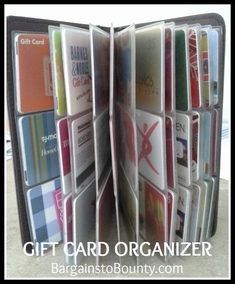 An easy way to organize gift cards. The Dollar Tree has a little card organizer like this. Gift Card Storage Ideas, Organize Gift Cards, Gift Card Organizer, Gift Card Organization, Greeting Card Organizer, Credit Card Organizer, Christmas Stocking Gifts, Wrapping Gift Cards, Diy Gift Card