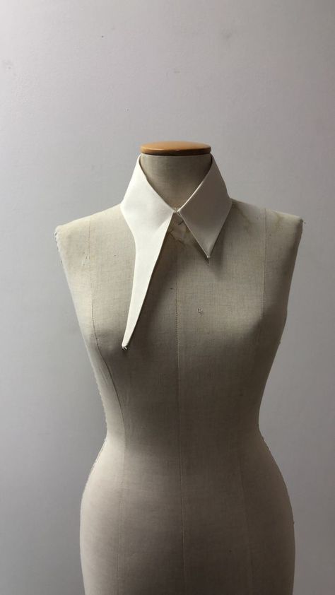 Necktie Design, Collar Types, Dramatic Collar, Draping Fashion, Clothing Details, Collar Designs, Mode Inspo, Mode Inspiration, Fashion Sewing