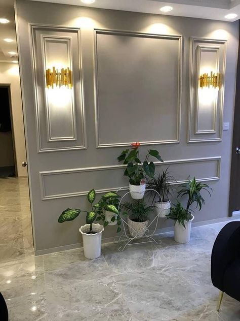 Moulding Patti On Wall, French Wall Molding Living Room, Molding Ruang Tamu, Wall Moulding Ideas Bedroom, Modern Wall Moulding Design, Wall Moulding Ideas Living Room, Wall Molding Living Room, Wall Molding Design, Wall Moulding