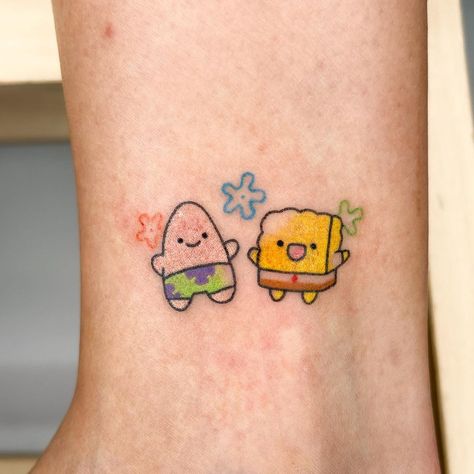 Tatuaje Studio Ghibli, Spongebob Tattoo, Maching Tattoos, Cute Matching Tattoos, Matching Friend Tattoos, Spongebob And Patrick, Bestie Tattoo, Sibling Tattoos, Matching Couple Tattoos