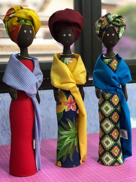 African Dolls Handmade, Finger Knitting Projects, Newspaper Crafts Diy, African Babies, African Dolls, African Crafts, Afrikaanse Kunst, Sewing Easy Diy, Religious Crafts