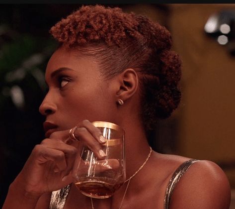 Issa Rae Style, Issa Rae Hairstyles, Thanksgiving Hair, Twa Hairstyles, Issa Rae, Best Red Carpet Looks, Natural Afro Hairstyles, Carpet Looks, Natural Hair Beauty