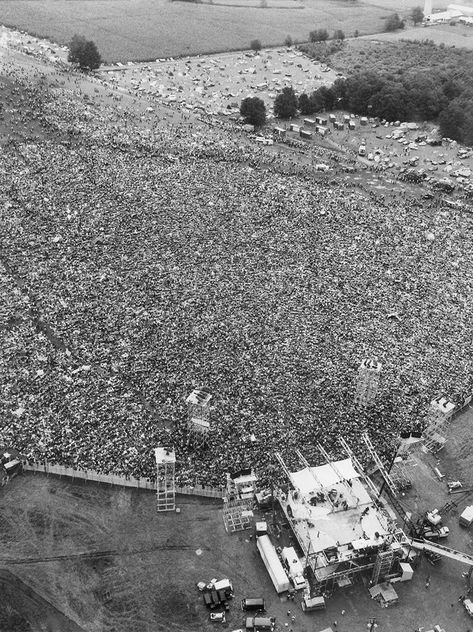 Woodstock. Yes those are people. Woodstock Photos, Woodstock '99, Woodstock Hippies, Woodstock Music, Woodstock 1969, Woodstock Festival, Rick Y Morty, Rock Festivals, Modern Music