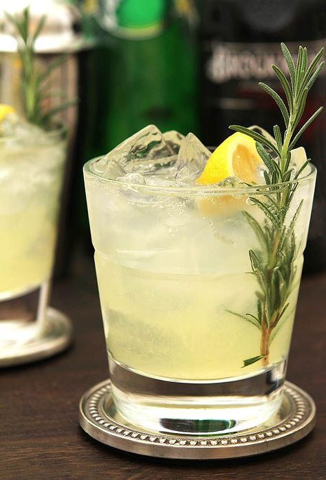 The Ophelia Cocktail is a Rosemary and Gin Sparkling Lemonade and a most refreshing drink. Lemon Curd Dessert, Rosemary Lemonade, Gin And Lemonade, Colorado Food, Spring Cocktails Recipes, Sparkling Lemonade, Rosemary Simple Syrup, Lemonade Cocktail, Gin Cocktail Recipes