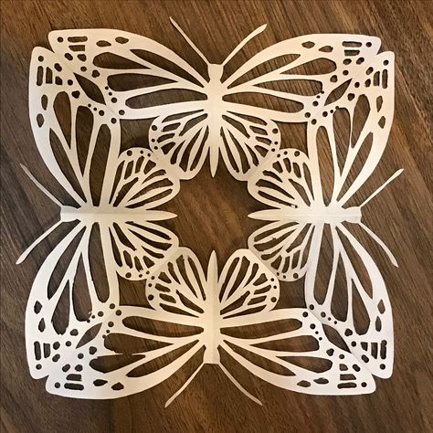 Butterfly Snowflake, Paper Snowflake Patterns, Christmas Decor Ideas Outdoor, Geometric Origami, Decor Ideas Kitchen, Classroom Christmas, Kitchen Christmas, Hawaiian Quilts, Porch Christmas Decor Ideas