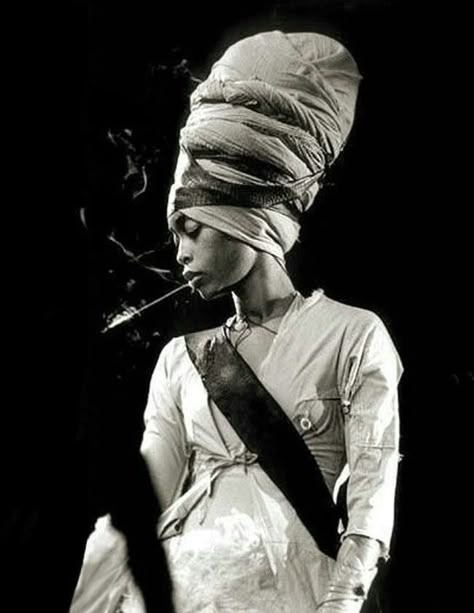 Badu Erykah Badu, White Photo, A Black, A Woman, Black And White, White, Black