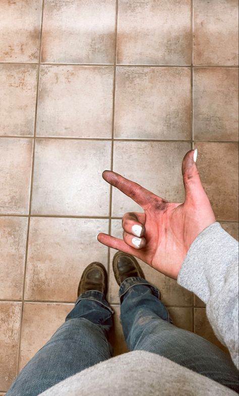 Ranch Hand Aesthetic, Outfit Campo, Country Snaps, Dirty Hands Clean Money, Cow Boy Boots, Hand Aesthetic, Country Lyrics Quotes, Southern Aesthetic, Boy Boots